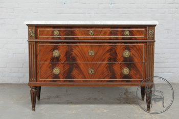 Антикварный комод код. BE6097