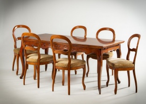 картинка Старинный комплект мебели для столовой: раскладывающийся cтол и стулья (6 штук) салоне старинных вещей "Шебби" являющийся официальным дистрибьютором в России и Беларуси