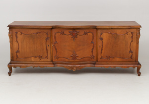 картинка Старинный комод салоне старинных вещей "Шебби" являющийся официальным дистрибьютором в России и Беларуси