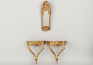 картинка Старинные консольные столики с зеркалом салоне старинных вещей "Шебби" являющийся официальным дистрибьютором в России и Беларуси