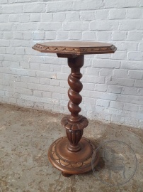 Антикварный приставной столик на винтовой опоре код. BE4097323