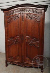 Антикварный дубовый шкаф с цветочной резьбой код. BE4149925