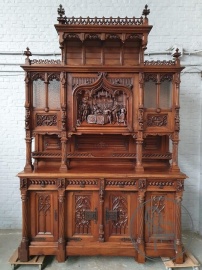 Антикварный французский ореховый буфет в готическом стиле с подписью итальянского скульптора V. Aimone код. BE4122464