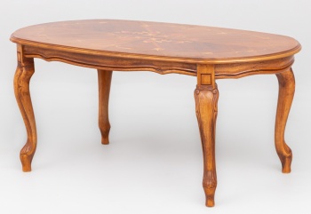 Старинный столик из светлых пород дерева с маркетри на изогнутых ножках код.&nbsp;RM4100906