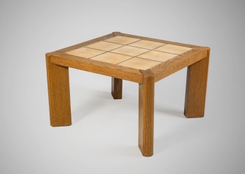 Старинный столик со вставками из терракотовых платок код.&nbsp;RM4166108