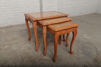 Антикварный набор столиков код. BE4097317