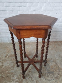 Антикварный дубовый приставной стол с винтовыми ножками код. BE3259393