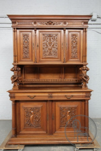 картинка Антикварный буфет салоне старинных вещей "Шебби" являющийся официальным дистрибьютором в России и Беларуси