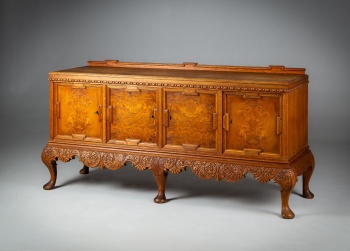 Антикварный ореховый комод в стиле Чиппендейл код. RM4165246