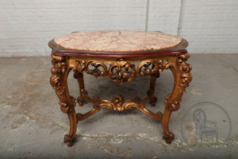 Старинный комплект для гостиной в рокайльном стиле, украшенный резьбой, с обивкой в розовых тонах код. BE107142