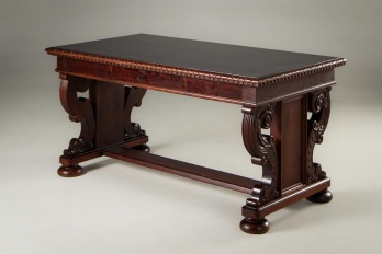 Старинный письменный стол с резным подстольем код. RM4101504