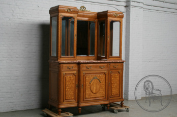 Антикварная витрина с маркетри и бронзовой короной код. BE107410