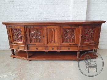 Старинный дубовый комод в готическом стиле код. BE4165253