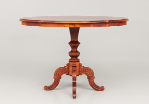 картинка Cтаринный столик салоне старинных вещей "Шебби" являющийся официальным дистрибьютором в России и Беларуси