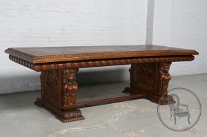 картинка Антикварный дубовый стол с орнаментальной и сюжетной резьбой и опорами, украшенными резными барельефами салоне старинных вещей "Шебби" являющийся официальным дистрибьютором в России и Беларуси
