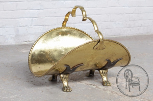 картинка Антикварная дровница салоне старинных вещей "Шебби" являющийся официальным дистрибьютором в России и Беларуси