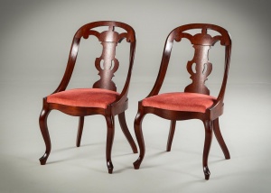 картинка Старинные стулья (2 шт.) с ажурными спинками-гондолами и изогнутыми ножками-кабриоль салоне старинных вещей "Шебби" являющийся официальным дистрибьютором в России и Беларуси