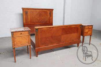 Антикварная кровать и 2 тумбочки код. BE10704