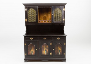 картинка Старинный буфет салоне старинных вещей "Шебби" являющийся официальным дистрибьютором в России и Беларуси