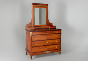 картинка Антикварный комод с зеркалом салоне старинных вещей "Шебби" являющийся официальным дистрибьютором в России и Беларуси