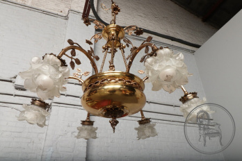 Старинная люстра со стеклянными плафонами в виде цветов код. BE84450