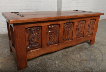 Антикварный сундук в готическом стиле с коваными элементами код. BE107091