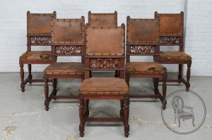картинка Набор из 6 антикварных стульев со спинками, украшенными резными мифологическими существами салоне старинных вещей "Шебби" являющийся официальным дистрибьютором в России и Беларуси