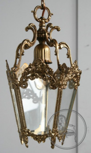 картинка Старинная люстра салоне старинных вещей "Шебби" являющийся официальным дистрибьютором в России и Беларуси