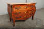 Антикварный комод из красного дерева с инкрустацией в технике маркетри и латунными накладками код. BE4096744 фото 6