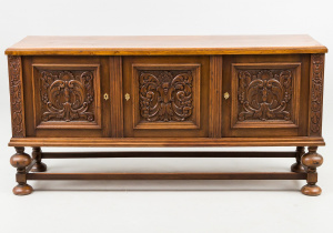 картинка Старинный комод салоне старинных вещей "Шебби" являющийся официальным дистрибьютором в России и Беларуси