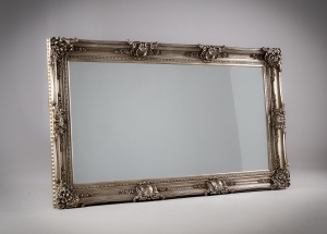 картинка Антикварное зеркало с фацетом в раме, украшенной лепниной цветочного орнамента салоне старинных вещей "Шебби" являющийся официальным дистрибьютором в России и Беларуси