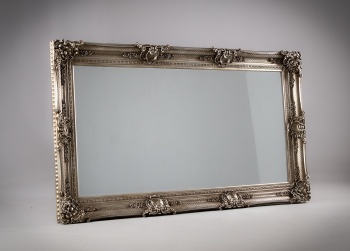 Антикварное зеркало с фацетом в раме, украшенной лепниной цветочного орнамента код.&nbsp;RM4165343