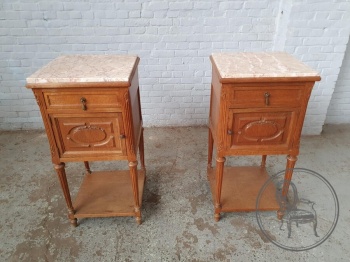 Антикварный комплект дубовых тумбочек (2 шт.) с мраморным верхом код. BE4145158