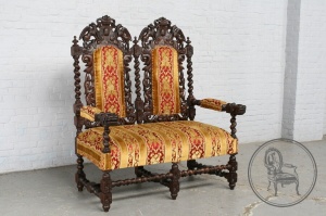 картинка Антикварная дубовая скамья в охотничьем стиле салоне старинных вещей "Шебби" являющийся официальным дистрибьютором в России и Беларуси