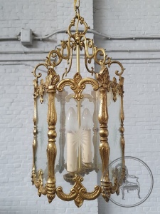 картинка Старинная бронзовая люстра в форме фонаря салоне старинных вещей "Шебби" являющийся официальным дистрибьютором в России и Беларуси