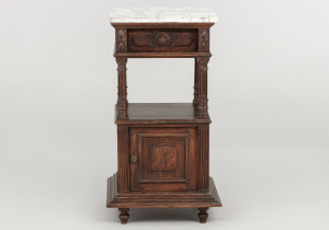 картинка Антикварная тумбочка салоне старинных вещей "Шебби" являющийся официальным дистрибьютором в России и Беларуси