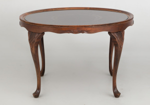 картинка Cтаринный столик салоне старинных вещей "Шебби" являющийся официальным дистрибьютором в России и Беларуси