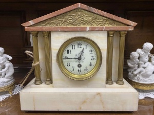 картинка Антикварные каминные часы в стиле Ампир салоне старинных вещей "Шебби" являющийся официальным дистрибьютором в России и Беларуси