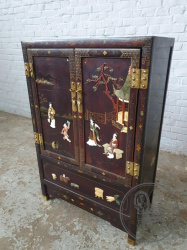 Ориентальный комод декорированный камнем и росписью код. BE3259513