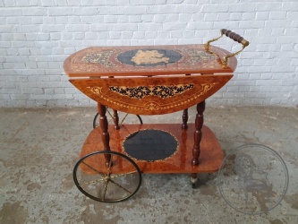 Старинный сервировочный столик, декорированный маркетри с мифологической сценой код. BE4110390