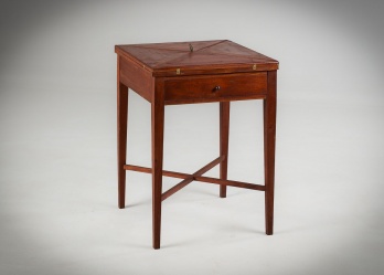 Антикварный раскладывающийся игровой столик с зеленым сукном код. RM4155380