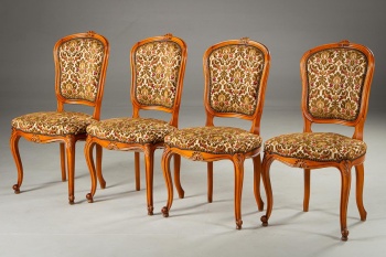 Набор старинных стульев (4 шт.) с изящными резными ножками код. RM4101623