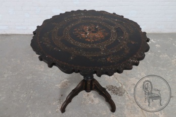 Антикварный французский столик 1860 года с инкрустацией деревом и перламутром код. BE4097137