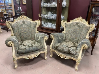 Старинные кресла (2 шт.), декорированные резьбой код.&nbsp;FN17