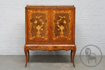 Старинный посудный шкаф код. BE9375