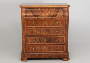 картинка Старинный комод салоне старинных вещей "Шебби" являющийся официальным дистрибьютором в России и Беларуси