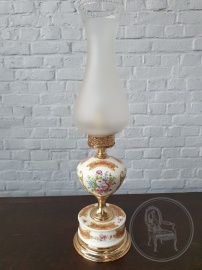 Старинная настольная лампа из фарфора с цветочной нежной деколью код. BE4101750