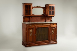 картинка Антикварный буфет с зеркалом и бронзовыми венками на филенках салоне старинных вещей "Шебби" являющийся официальным дистрибьютором в России и Беларуси