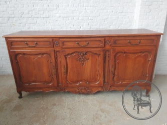 Антикварный комод на гнутых ножках с изящными резными филенками код. BE4165791