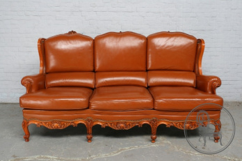 Старинный кожаный диван в стиле рококо код. BE8119